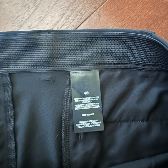 NWT Greg Norman Stretch Golf Shorts
40 Black Lightweight Easy Care 8.5"
Inseam - Picture 6 of 8